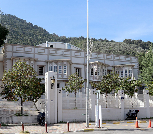 İzmir’in-ilk-akademik-okulu-4